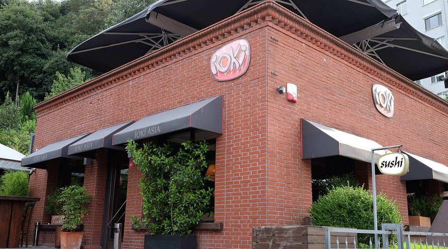 Offering authentic Japanese cuisine with a creative twist, Ioki serves incredibly fresh sushi alongside unique creations like the Tiger Roll. Website: ioki.com.tr Location: Google Maps - Ioki Sushi Kandilli